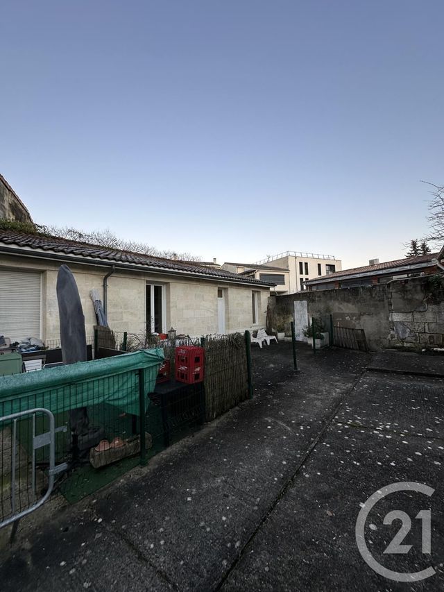 Afficher la photo en grand Appartement à vendre - 5 pièces - 42.93 m2 - BORDEAUX - 33 - AQUITAINE - Century 21 Pey Berland