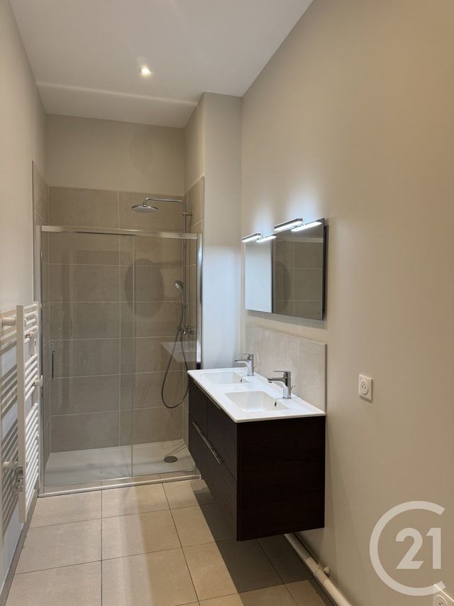 Appartement à louer - 3 pièces - 73.7 m2 - BORDEAUX - 33 - AQUITAINE - Century 21 Pey Berland